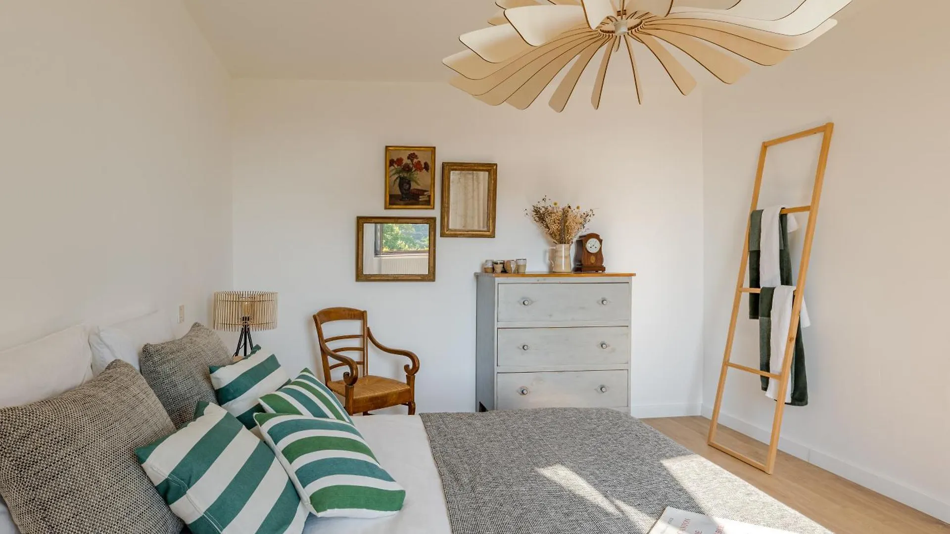 Сasa de vacaciones Charmante Maison De Famille Au Calme, 5 Chambres Les Salles Francia